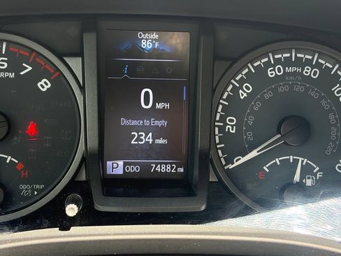 Used 2021 Toyota Tacoma TRD Off-Road AWD/4WD image 21