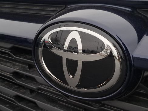 New 2025 Toyota RAV4 XLE Premium image 9