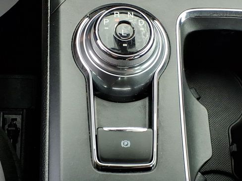 Used 2020 Ford Fusion SE FWD image 20