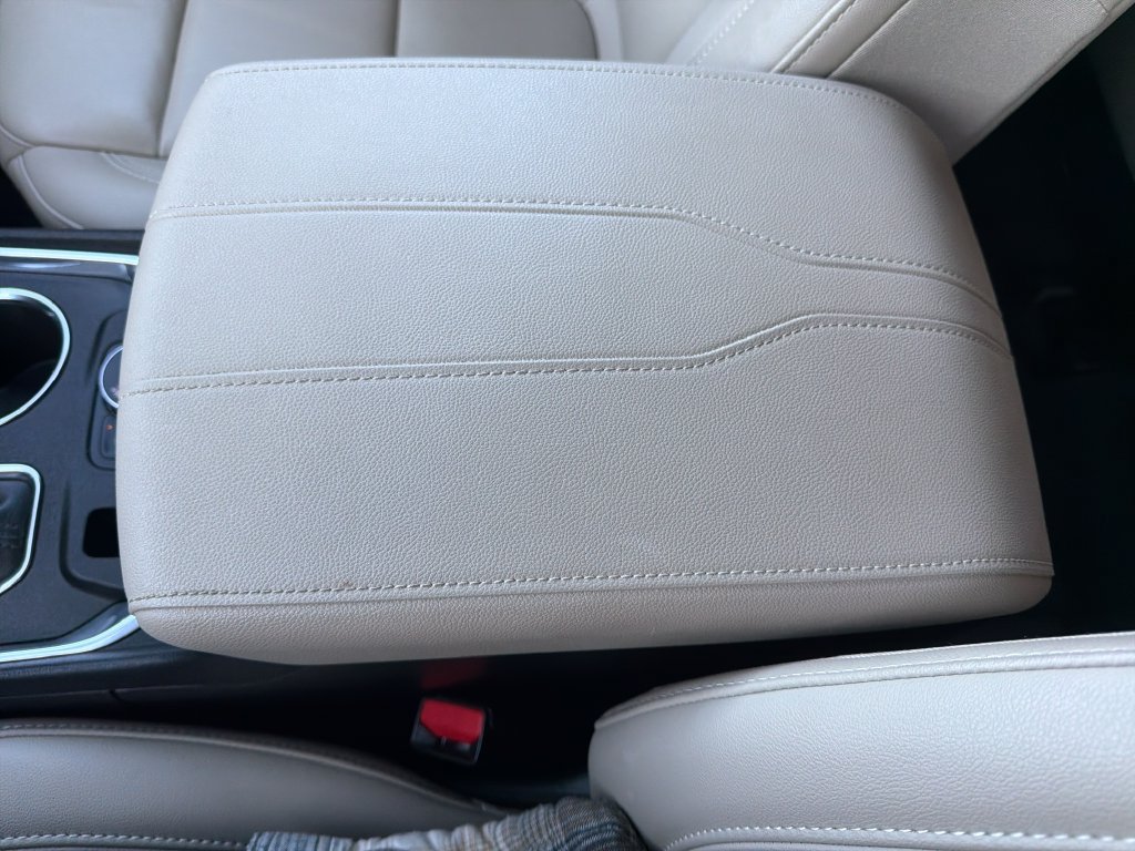 Used 2023 Chevrolet Traverse LT w/ LT Premium Package FWD image 22