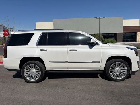 Used 2020 Cadillac Escalade Platinum image 4
