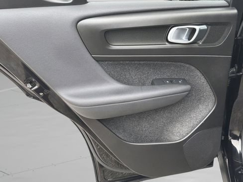 Used 2025 Volvo XC40 B5 Plus image 20