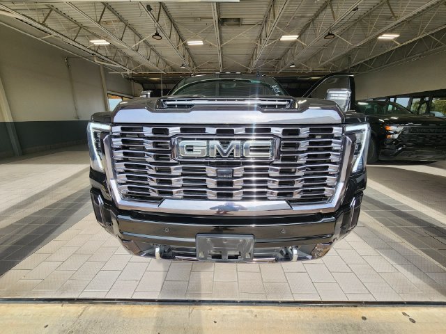 Used 2024 GMC Sierra 3500 Denali Ultimate AWD/4WD image 2