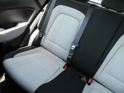 Used 2021 Hyundai Venue SEL FWD image 12