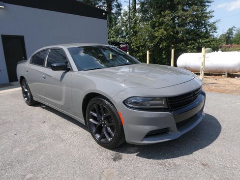Used 2019 Dodge Charger SXT w/ Blacktop Package RWD image 3