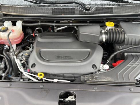 Used 2025 Chrysler Pacifica Select FWD image 28