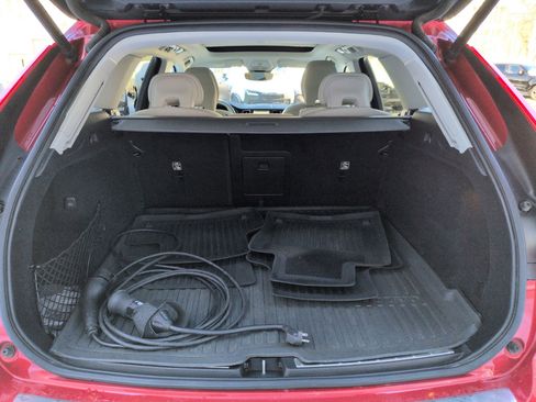 Certified 2023 Volvo XC60 T8 Plus image 29