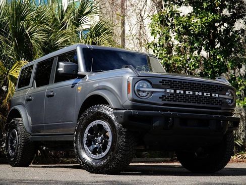 Used 2022 Ford Bronco Badlands image 2