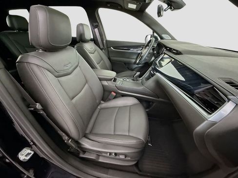 Used 2025 Cadillac XT6 Premium Luxury w/ Technology Package AWD/4WD image 30