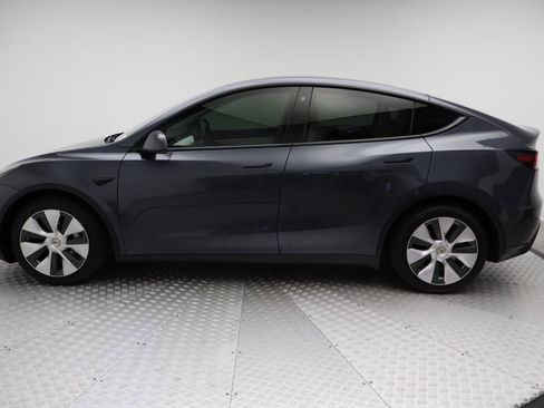 Used 2021 Tesla Model Y Long Range image 12