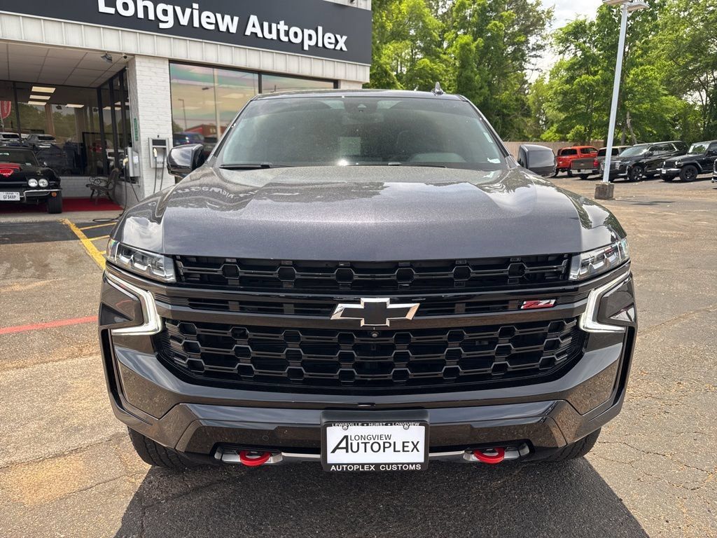 Used 2023 Chevrolet Tahoe Z71 w/ Luxury Package AWD/4WD image 3