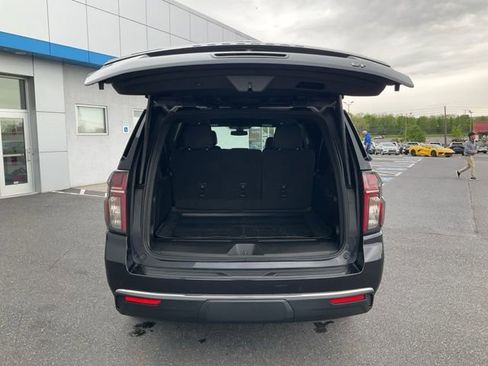 Used 2022 Chevrolet Suburban LT w/ Luxury Package AWD/4WD image 19