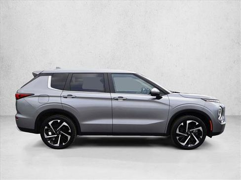 Used 2023 Mitsubishi Outlander SE AWD/4WD image 4