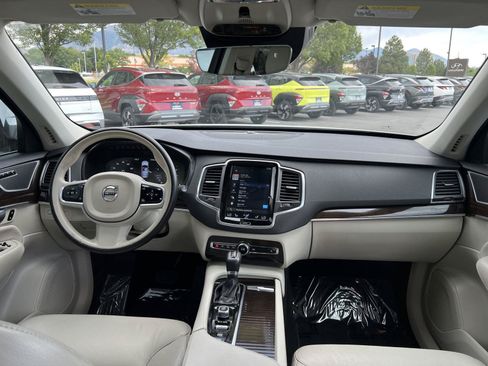 Used 2018 Volvo XC90 T5 Momentum w/ Convenience Package AWD/4WD image 25
