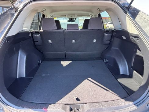 Used 2020 Toyota RAV4 LE AWD/4WD image 5