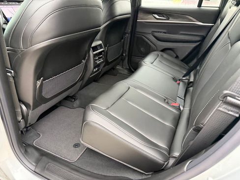 New 2025 Jeep Grand Cherokee Limited image 10