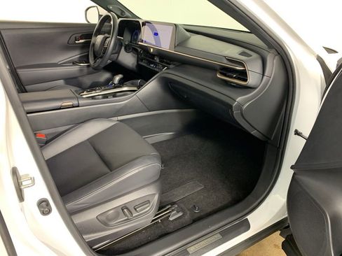 Used 2024 Toyota Crown Limited image 39