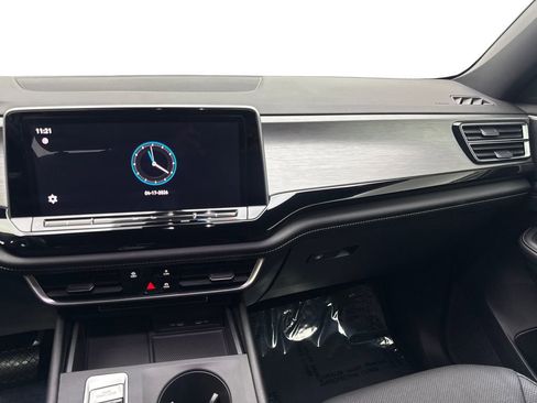 Used 2024 Volkswagen Atlas Cross Sport SE image 55