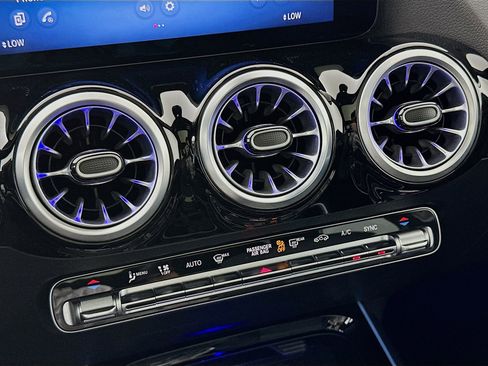 Used 2025 Mercedes-Benz GLA 250 image 16