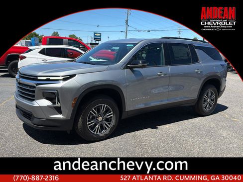 New 2026 Chevrolet Traverse LT w/ Driver Confidence Package FWD image 1