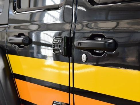 Used 2025 Jeep Wrangler Rubicon w/ Technology Group image 20