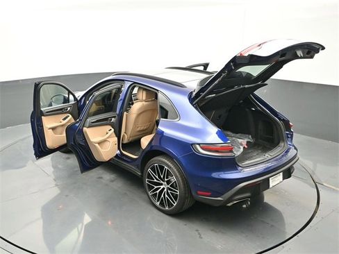 Used 2024 Porsche Macan image 29