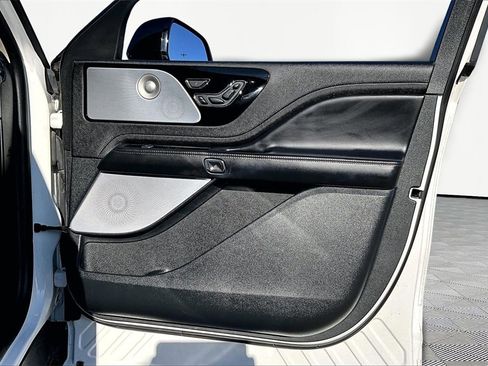 Used 2020 Lincoln Aviator Reserve w/ Equipment Group 202A image 24