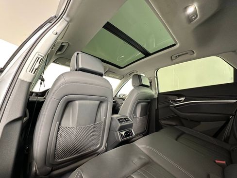 Used 2019 Audi e-tron Premium Plus image 18