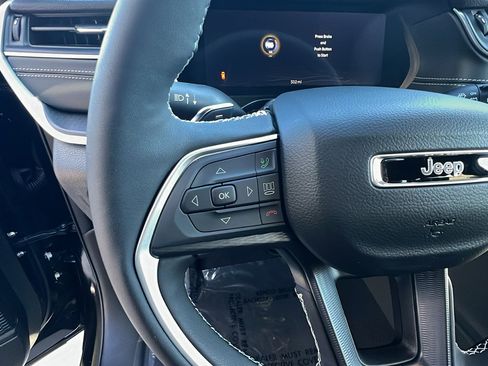 New 2025 Jeep Grand Cherokee Altitude image 20