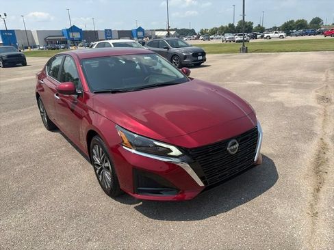 Used 2025 Nissan Altima 2.5 SV w/ SV Premium Package AWD/4WD image 8