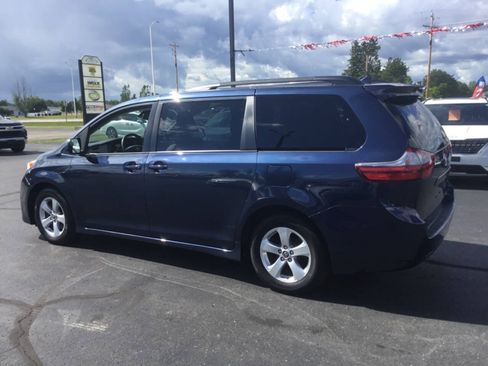 Used 2020 Toyota Sienna LE FWD image 3