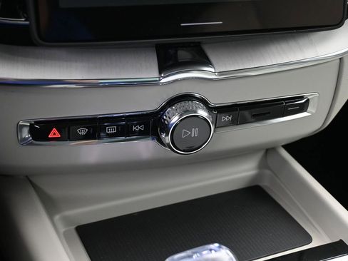 New 2026 Volvo XC60 B5 Ultra w/ Protection Package Premier image 16