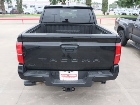 Used 2025 Toyota Tacoma SR5 AWD/4WD image 10