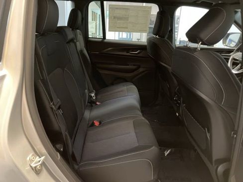 Used 2025 Jeep Grand Cherokee Laredo X w/ Luxury Tech Group I image 13