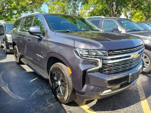 Used 2023 Chevrolet Suburban LT RWD image 2