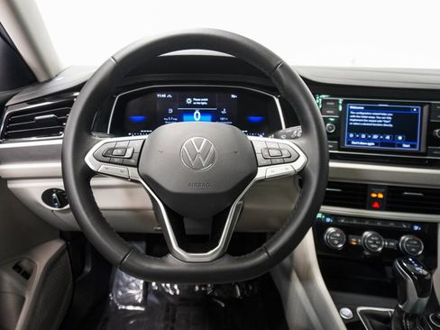 Used 2024 Volkswagen Jetta SE FWD image 11
