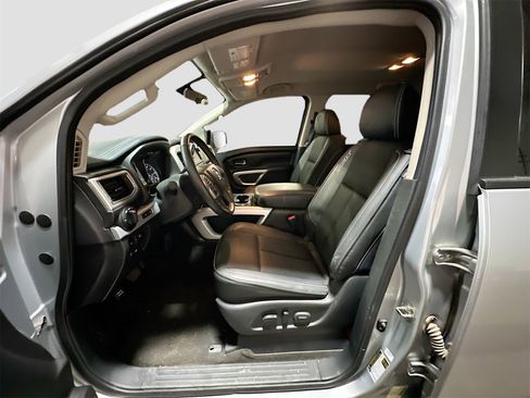 Used 2019 Nissan Titan PRO-4X image 20