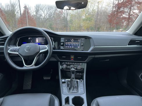 Certified 2022 Volkswagen Jetta SE image 26