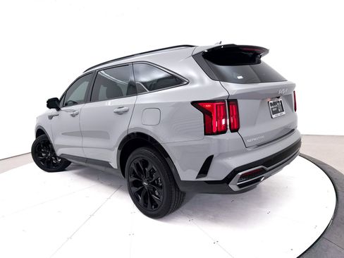 Used 2023 Kia Sorento SX AWD/4WD image 2