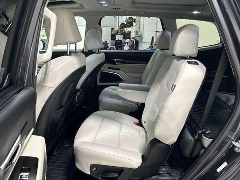 Used 2025 Kia Telluride SX w/ SX Captain's Chair Package FWD image 33