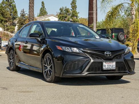 Used 2024 Toyota Camry SE FWD image 2