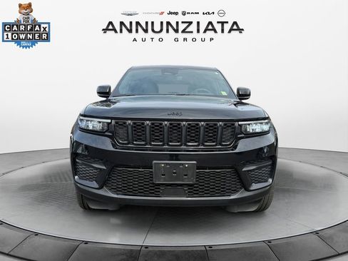 Used 2023 Jeep Grand Cherokee Altitude AWD/4WD image 8