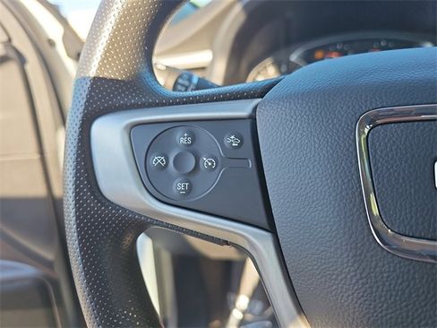 Certified 2023 GMC Acadia SLE image 17