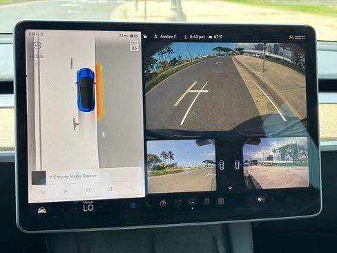 Used 2023 Tesla Model 3 Standard Range image 19