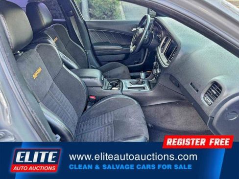 Used 2017 Dodge Charger R/T image 10