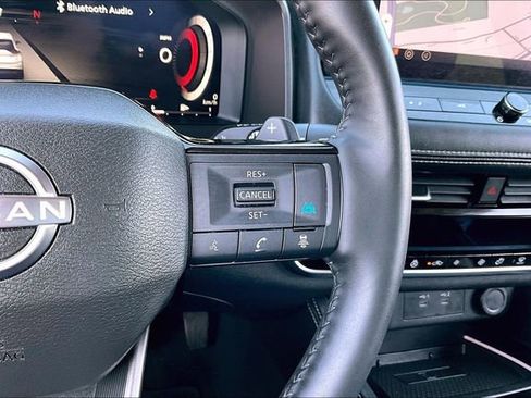 Certified 2025 Nissan Rogue Platinum AWD/4WD image 11