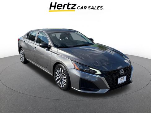 Used 2025 Nissan Altima 2.5 SV FWD image 1