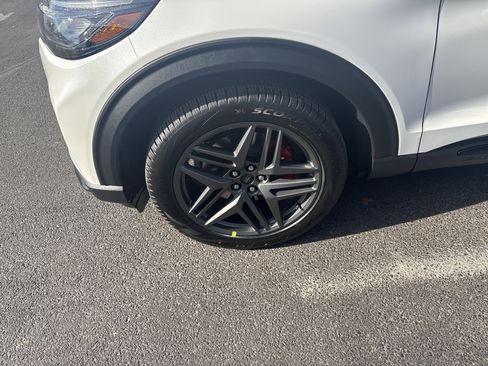 New 2026 Ford Explorer ST-Line w/ ST-Line Street Pack image 11