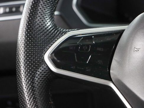 Used 2022 Volkswagen Tiguan SE R-Line image 13