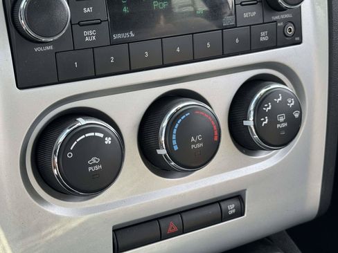 Used 2010 Dodge Challenger SE RWD image 4
